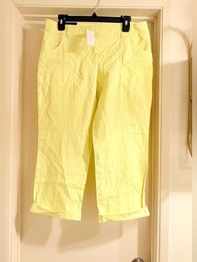 New York & Company Cropped Ankle Pants in Light Yellow